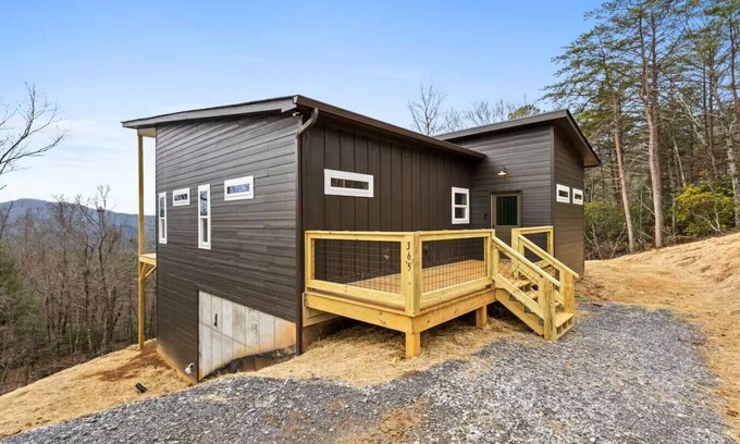 Hayesville Casa | Peaks & Pines Retreat - Gated & Fully Paved - Private Home