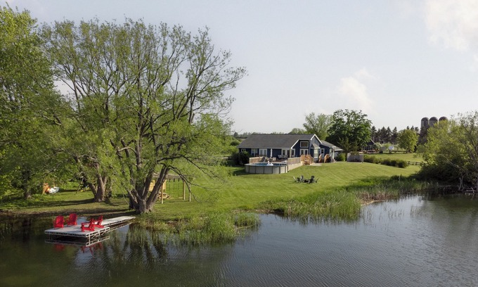 Bloomfield Casa | Pearadise on West Lake | Waterfront w/ Pool and Dock
