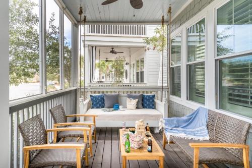 Santa Rosa Beach Casa | Pearl by AvantStay Idyllic Seaside Getaway w 2 Large Decks Lush Garden
