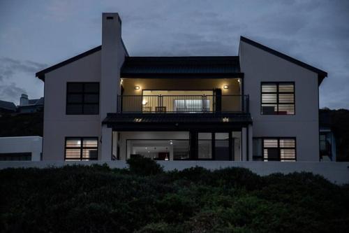 Yzerfontein Casa | Pearl Haven, coastal comfort just steps from the shore!