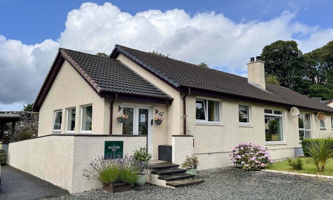 Achachork Cabaña | PEBBLE COTTAGE, family friendly, character holiday cottage in Portree