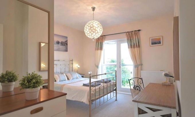 Worthing Casa | Pebble House (Goring-by-Sea)