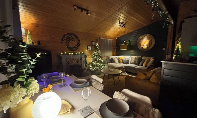 New Forest District Cabina | Shorefields luxury pebble Log Cabin Lodge Retreat nr Beach