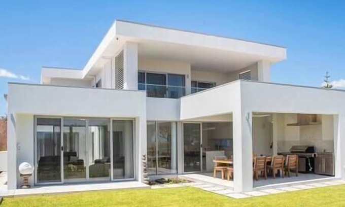Geographe Casa | Pebbles by the Sea- Brand-New Oceanfront Home