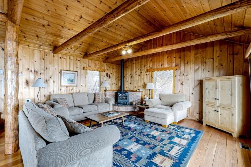 Lakeside Casa | Pebbles & Sunshine