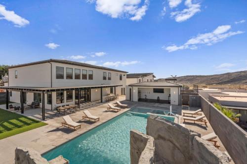 Hurricane Casa | Pecan Valley Oasis - Lux Pool, Sauna and Theater