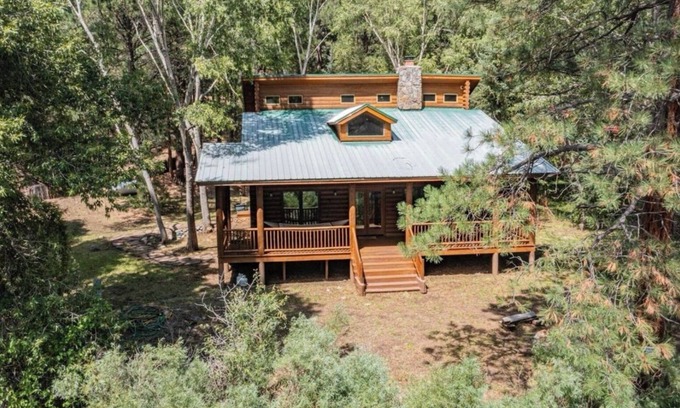 Canoncito Cabina | Pecos Riversong Cabin - a modern 3-bedroom cabin on the Pecos River