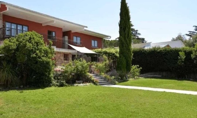Galapagar Cabaña | Pedriza-la casa de Galapagar, alojamiento con encanto, terraza y vistas a jardín