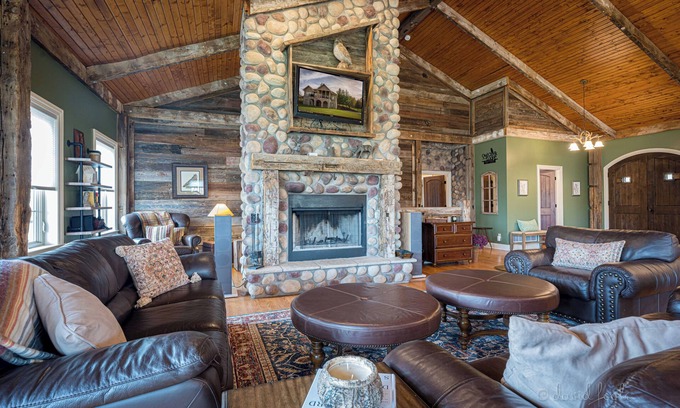 The Galena Territory Casa | Peep the Leaves @ The Territory's BEST Lodge - Year Round Hot Tub! Fire Pit!