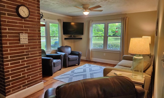Golden Grove Cabaña | Peggy's Cottage - 2BR/1BA, 18 minutes from downtown Greenville
