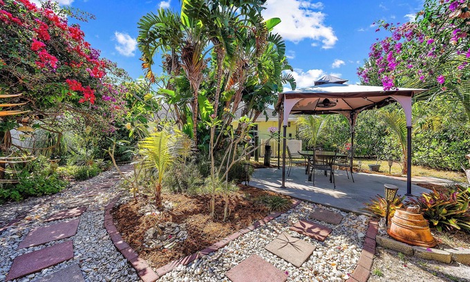 Hobe Sound Casa | ¡Un oasis moderno y tropical a solo minutos de la playa!