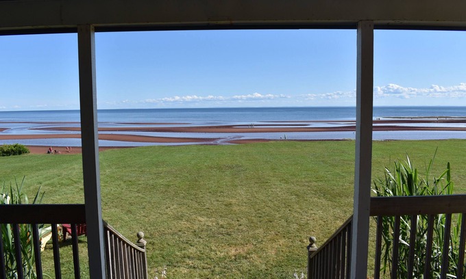 Canoe Cove Cabaña | PEI oceanfront cottage within 25 minutes of Charlottetown and golfing