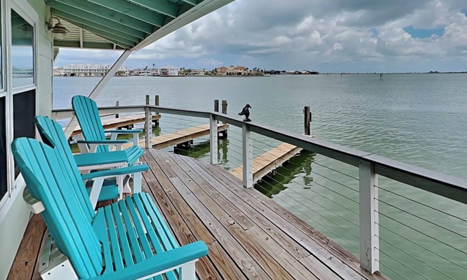Key Allegro Condominio | Pelican B'Reef | Serene Waterfront Condo + Access to Pool & Dock