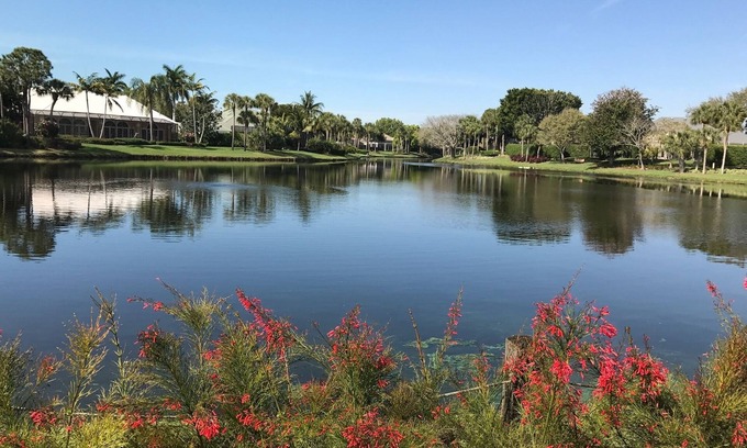 Pelican Bay Condominio | DISPONIBLE 1/2020! CONDOMINIO DE LUJO BAHÍA PELICANA, REFORMADO, CON VISTA AL LAGO!