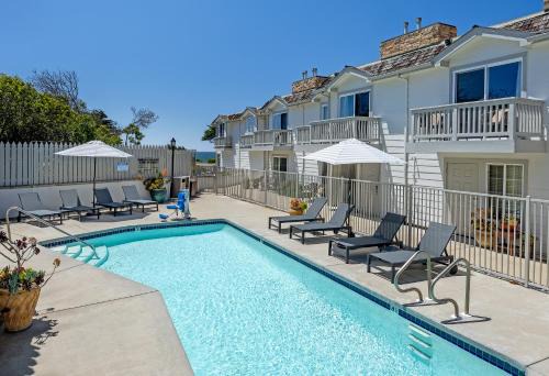 San Simeon Hotel | Pelican Inn & Suites