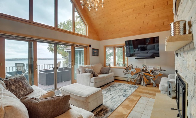 Pelican Lake Casa | Pelican Lake House w/ Boat Dock and Sauna!