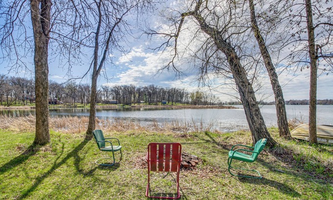Pelican Rapids Casa | Pelican Rapids Lake House w/ Water Views + Dock!