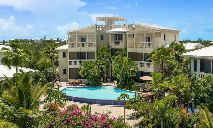 Leeward Settlement Casa | Pelican's Nest #2,#3 and #4 · Oceanview 9 Bed Home - Steps to Grace Bay Beach