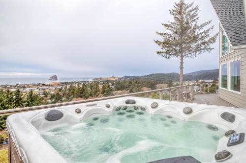 Pacific City Casa | Pelican Villa - Meredith Lodging