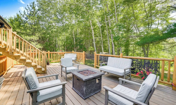 Pembine Cabina | Pembine Cabin w/ Expansive Yard, Fire Pit & Grill!