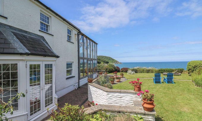 Aberporth Cabaña | PEN Y GRAIG, luxury holiday cottage, with open fire in Aberporth