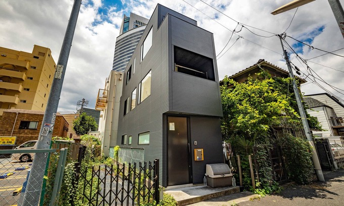 Nishi-Shinjuku Casa | Pencil House | Shinjuku | Close to Central Park
