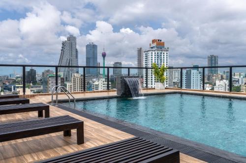 Bambalapitiya Apartamento | Pendennis Fern - 4-Bedroom Luxury Retreat with Rooftop Pool in Central Colombo