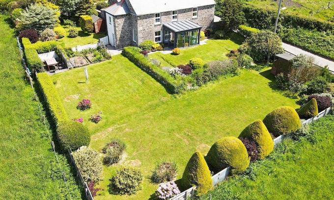 Pendoggett Casa | Pendoggett House - Beautiful Family Home, Sleeps 8 Stunning sea Views & Gardens