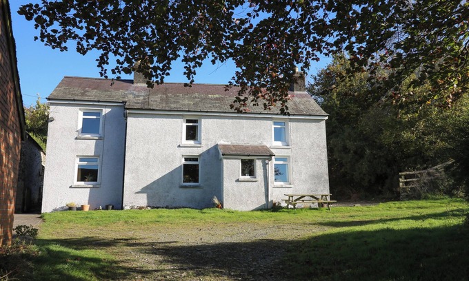 Tregaron Cabaña | PENGRAIG, pet friendly, character holiday cottage in Tregaron