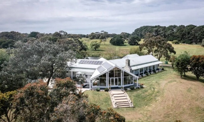 Boneo Casa | Peninsula Flower House
