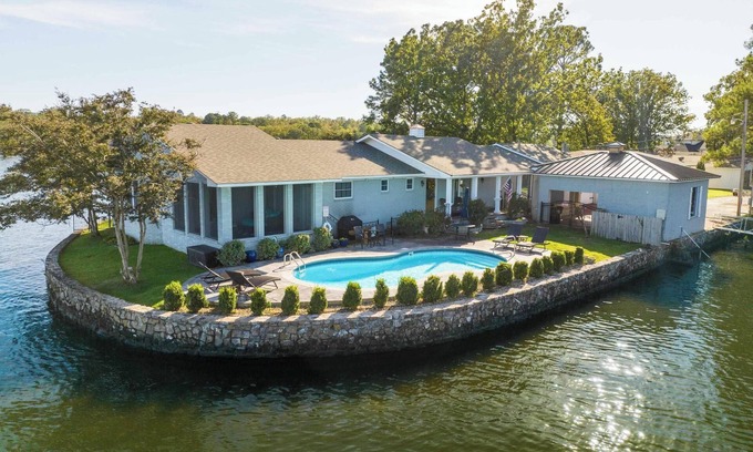 Rockwell Casa | Peninsula Lake Home With POOL /HOTTUB~ Amazing Lake Views ~ Water On 3 Sides!