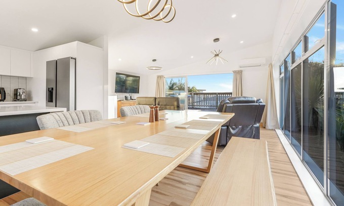 Raglan Casa | Peninsula Paradise - Raglan Holiday Home