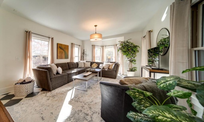 Peninsula Casa | Peninsula Paradise - Walk to Hiking and Shopping!