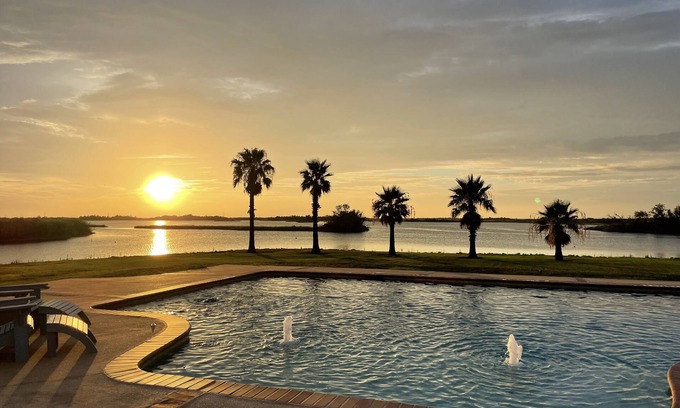 Hackberry Casa | Peninsula Point- Hackberry's Paradise- Secluded home on 12 Acres