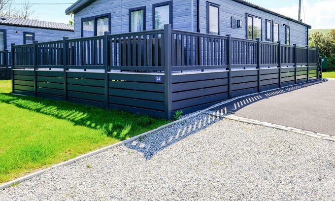 Fowey Cabina | PENMARLAM LODGE RETREAT 24, family friendly in Bodinnick