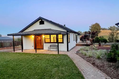 Penngrove Casa | Penngrove Farmhouse Retreat
