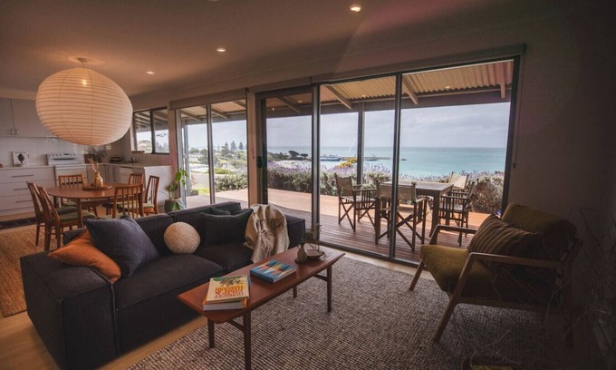 Penneshaw Cabaña | Penny Shack: sweet KI cottage with sea views