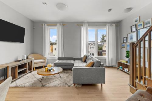 Downtown St. John's Apartamento | Pennywell Prestige 3 Bed 15 Bath Garage