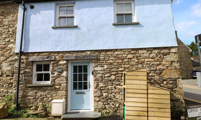 Newport Cabaña | PENPWMP, pet friendly in Newport, Pembrokeshire