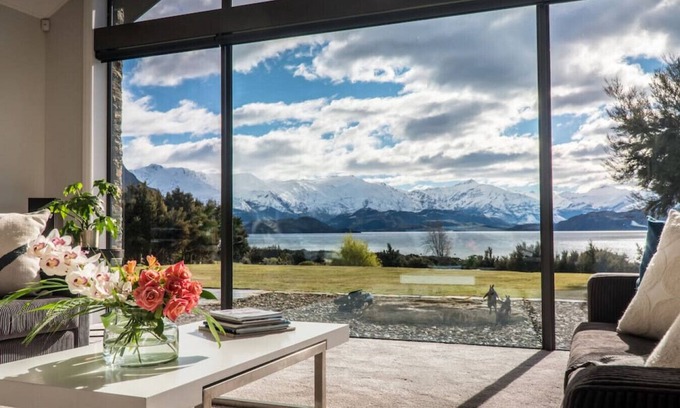 Wanaka Casa | Gran casa familiar con impresionantes vistas al lago Wanaka, acceso directo al lago y spa