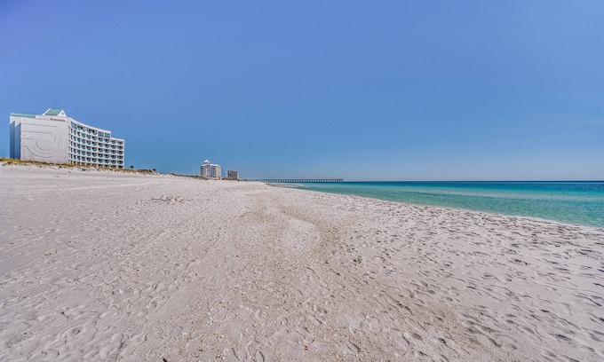 Villa Sabine Condominio | Pensacola Beach 1 Bed Sleeps 6 Modern Loft