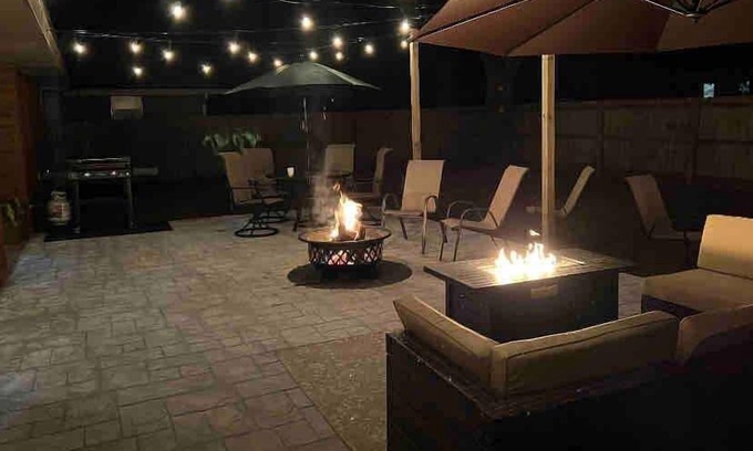 Pine Forest Casa | Pensacola Dog-Friendly Retreat: Backyard | Firepit