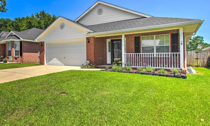 West Pensacola Casa | Pensacola Home ~ 2 Mi to Perdido Bay Beaches!