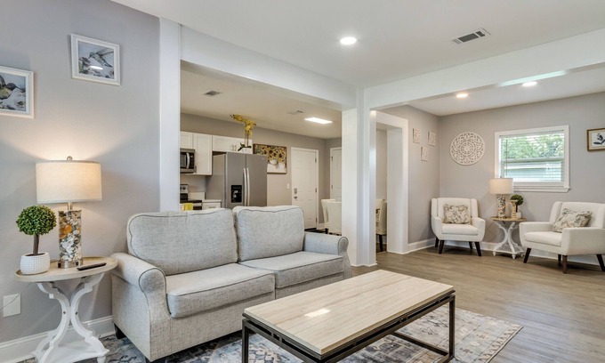 West Pensacola Casa | Pensacola Vacation Rental ~ 5 Mi to Beach!