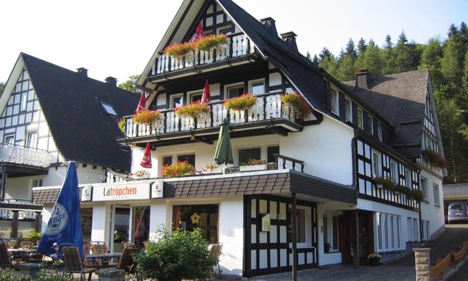Schmallenberg Casa | Pension & Ferienhaus Latröpchen
