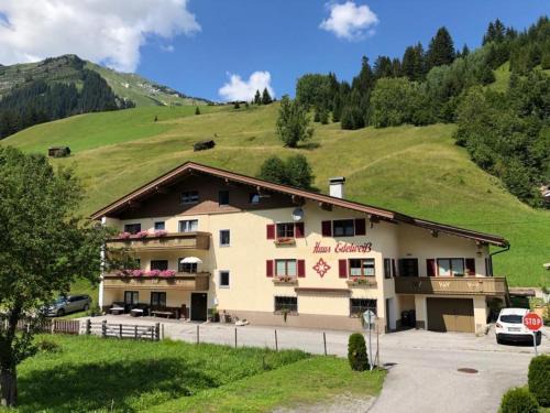Holzgau Cama Y Desayuno | Pension & Ferienwohnungen Haus Edelweiß