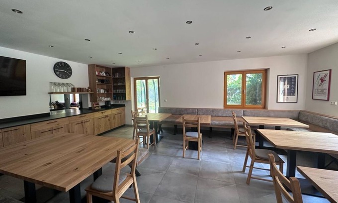 Leogang Cama Y Desayuno | Pension Haus Tirol - family room, shower, WC, 2 bedrooms