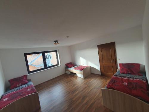 Adelzhausen Apartamento | Pension Heller