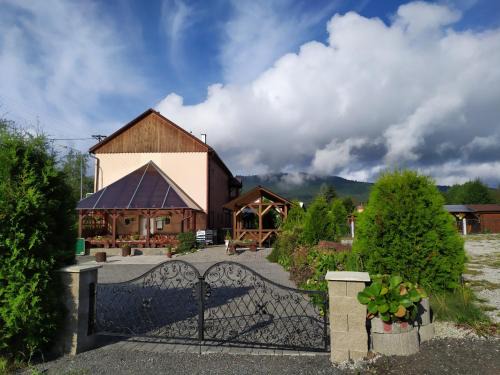Lenora Casa | Pension Motel Anna
