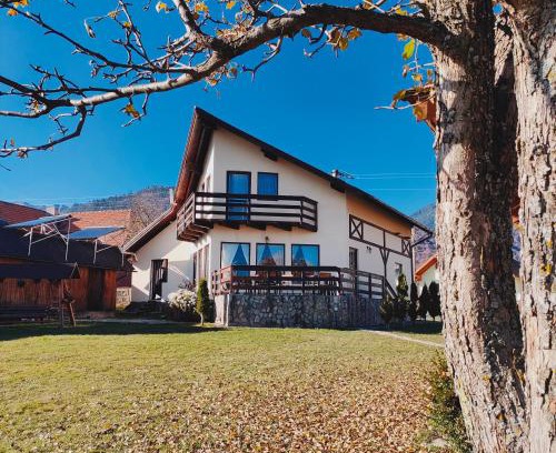 Moieciu Villa | Pension Nea Marin
